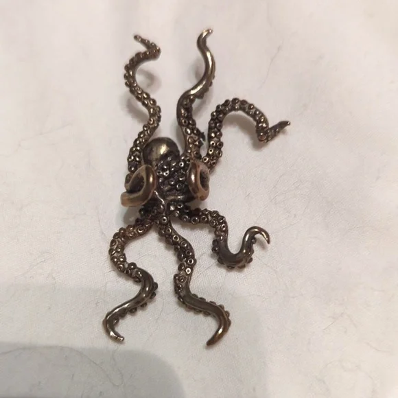Bronze Octopus Ear Cuff - Picture 2 of 3